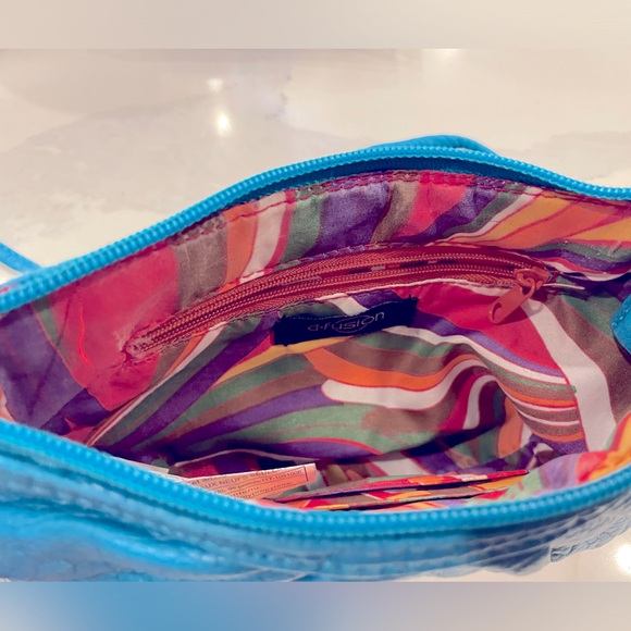 Bright Turquoise Purse - Picture 2 of 5